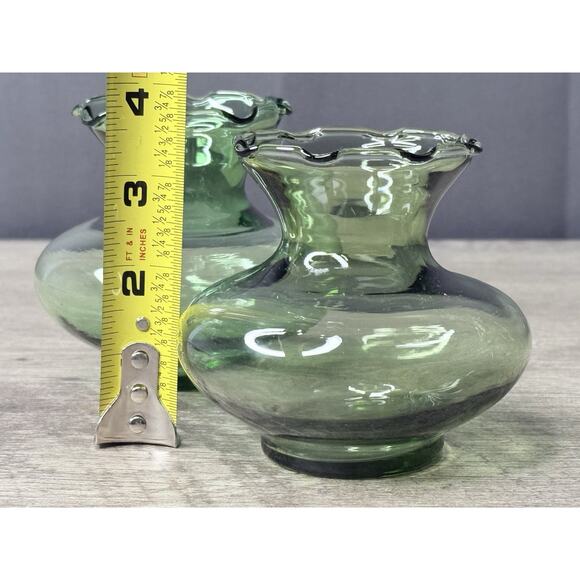 Pair Anchor Hocking Emerald Green Glass Ruffled Edge Vase 2135B - Picture 4 of 5